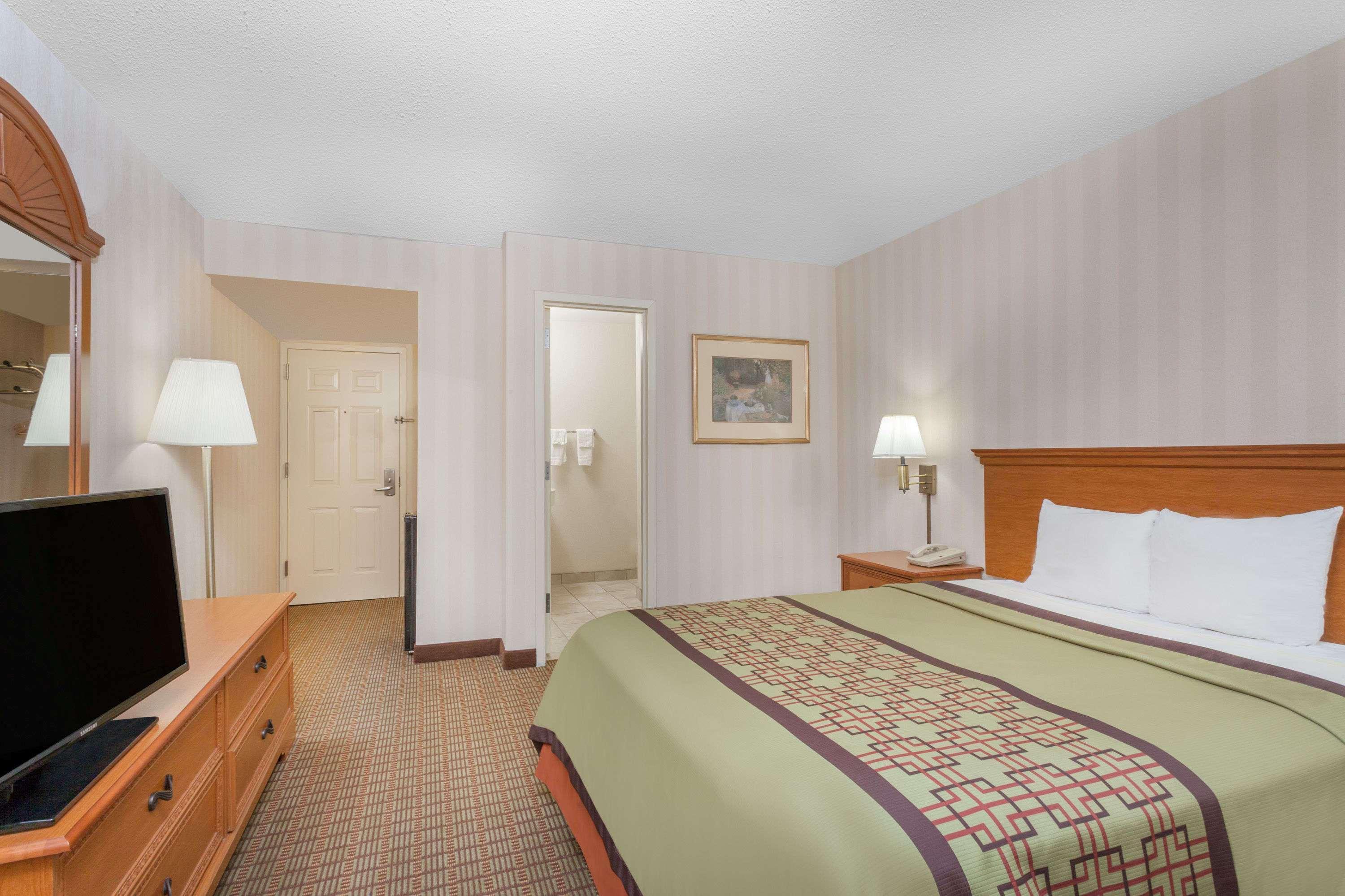 Days By Wyndham Suny Motel 2*