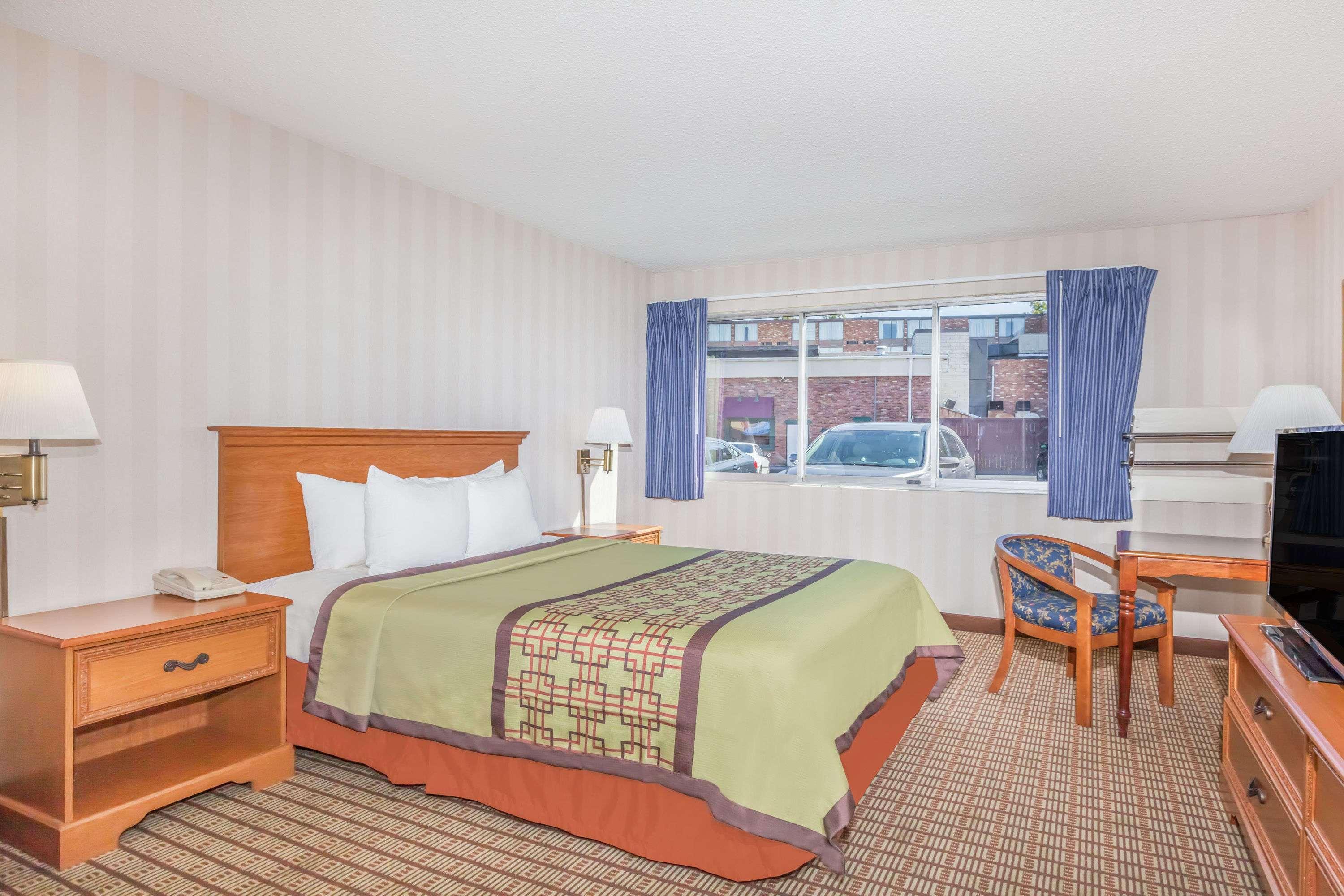 Motel Days By Wyndham Suny