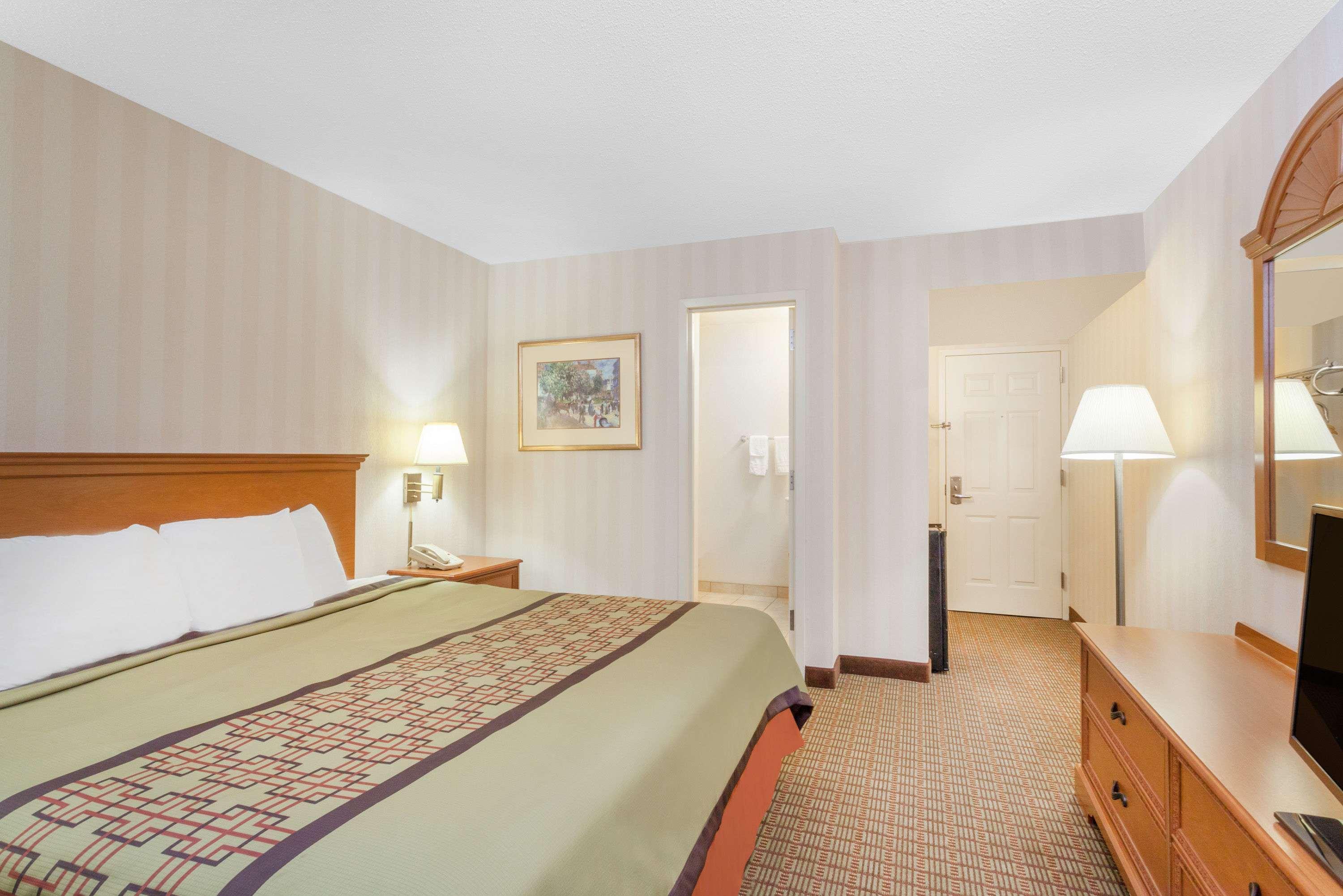 Motel Days By Wyndham Suny 2*