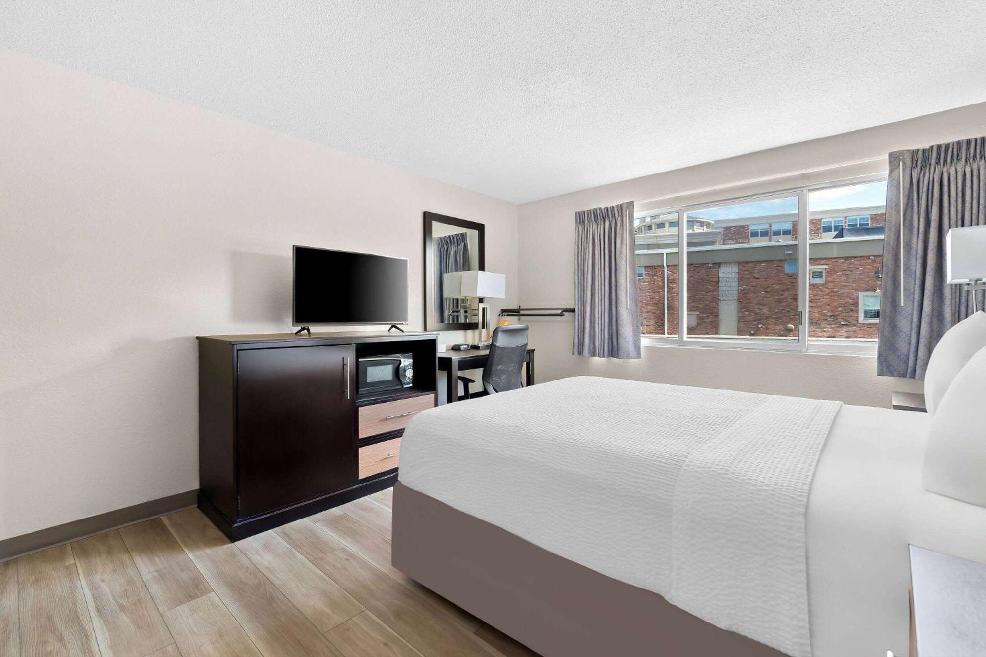Motel Days By Wyndham Suny