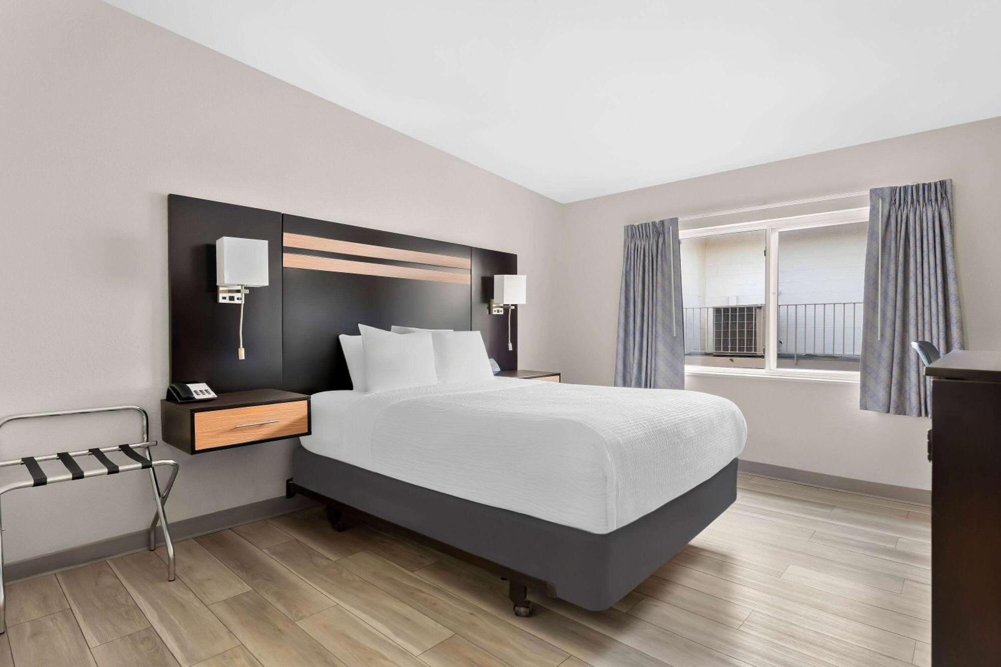 Motel Days By Wyndham Suny Albany