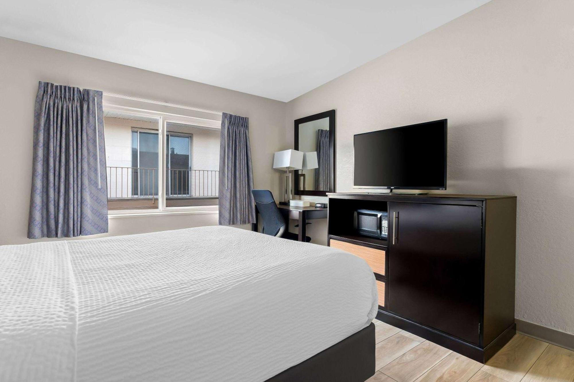 Days By Wyndham Suny 2*