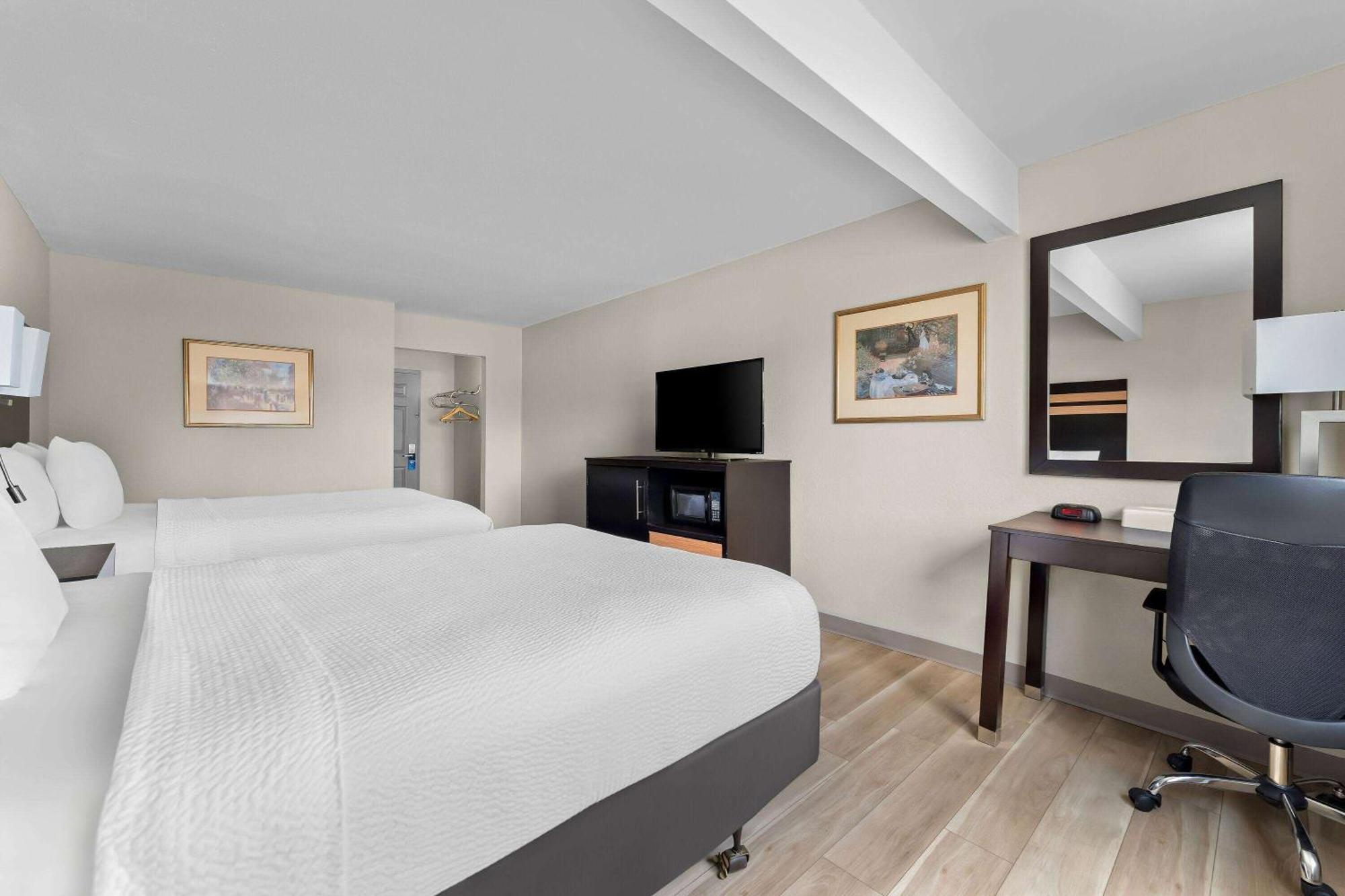 Motel Days By Wyndham Suny
