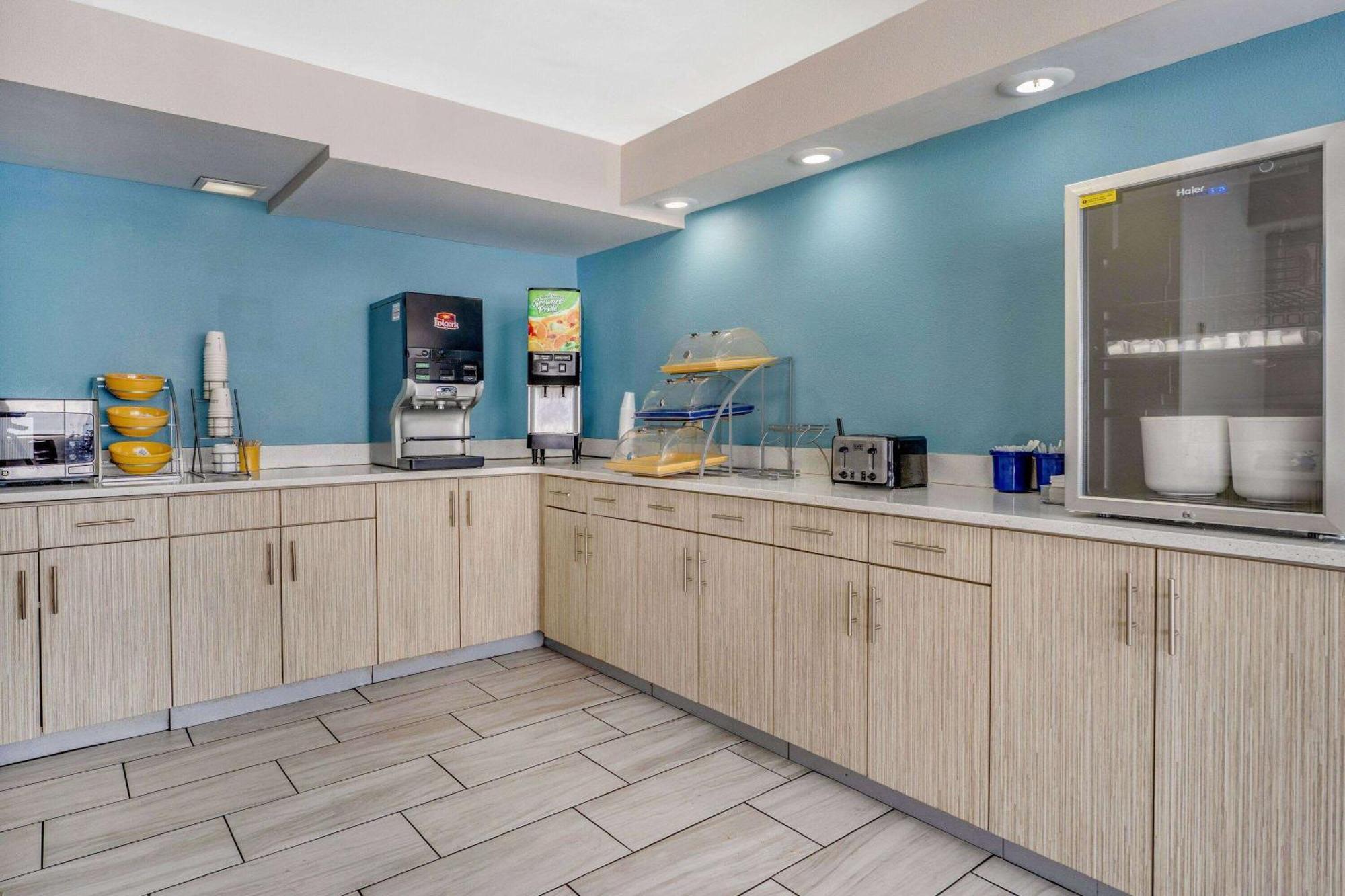 Days By Wyndham Suny Motel 2*