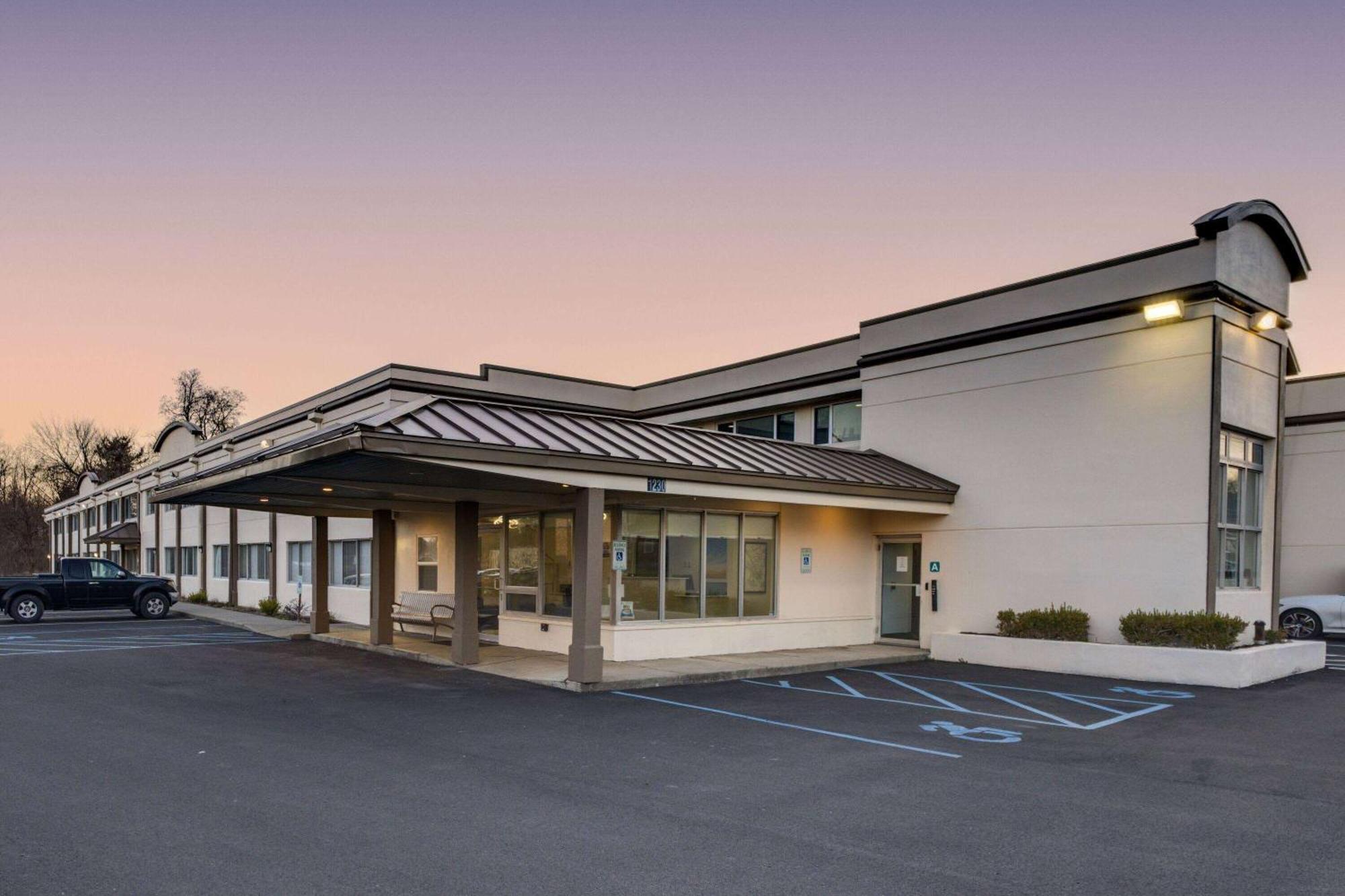 Days By Wyndham Suny