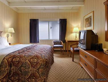 Days By Wyndham Suny 2*
